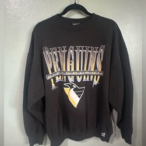 LOGO 7 Vintage Penguins Crewneck